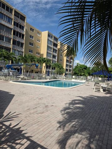 620 NE 12th Ave 101, Hallandale Beach, FL 33009
