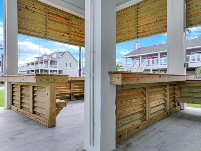 2301 Trinidad Drive, Crystal Beach, TX 77650