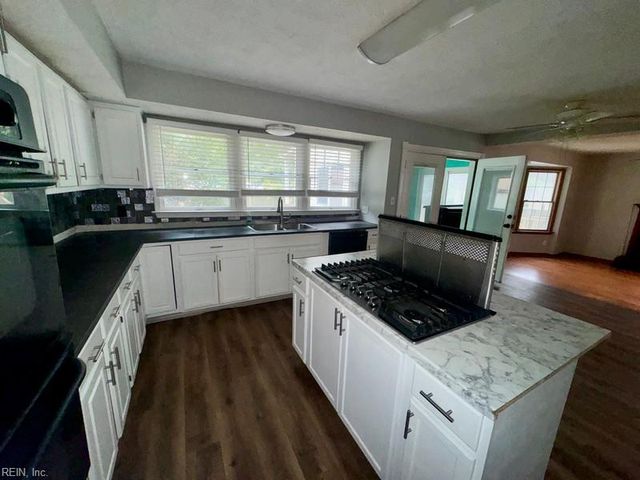 317 Shadowlake DR, Chesapeake, VA 23320