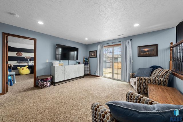 2024 S Shaw Ave Avenue, Sioux Falls, SD 57106