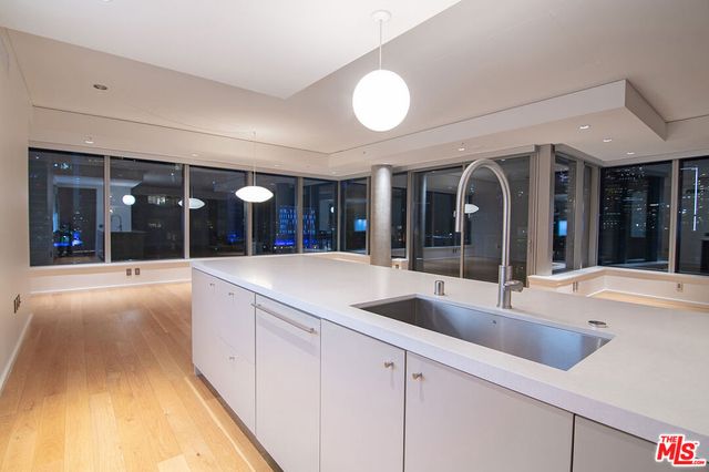1155 S Grand Avenue 1511, Los Angeles, CA 90015