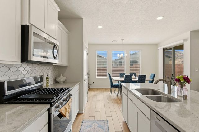 532 Wyatt Avenue SW, Los Lunas, NM 87031