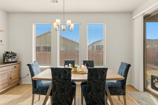 532 Wyatt Avenue SW, Los Lunas, NM 87031