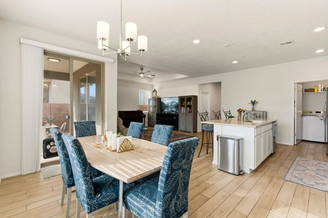 532 Wyatt Avenue SW, Los Lunas, NM 87031