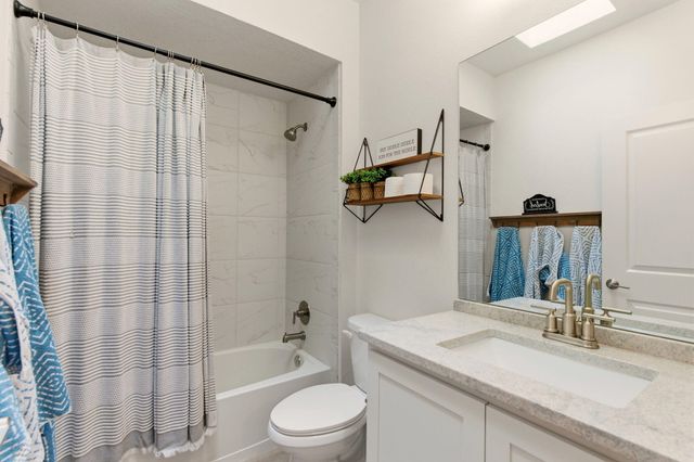 532 Wyatt Avenue SW, Los Lunas, NM 87031