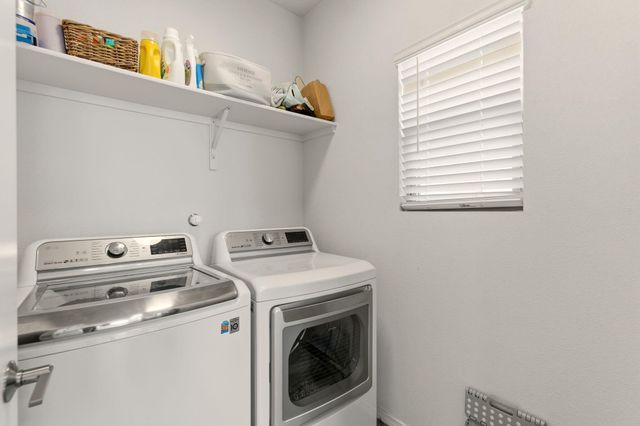 532 Wyatt Avenue SW, Los Lunas, NM 87031