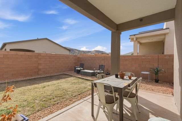 532 Wyatt Avenue SW, Los Lunas, NM 87031