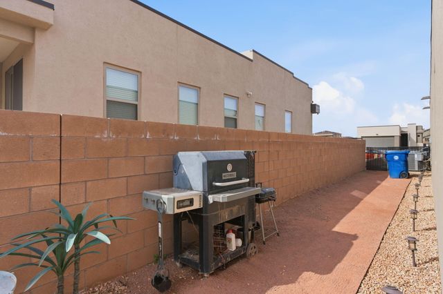 532 Wyatt Avenue SW, Los Lunas, NM 87031