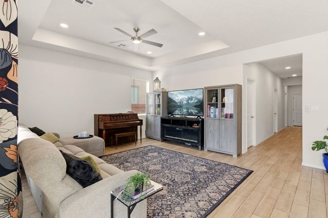 532 Wyatt Avenue SW, Los Lunas, NM 87031