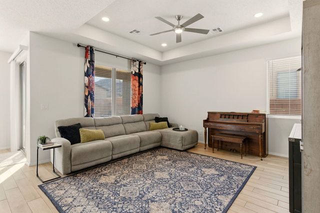 532 Wyatt Avenue SW, Los Lunas, NM 87031