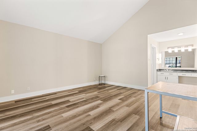 3605 Hidden Dr Apt B4, San Antonio, TX 78217