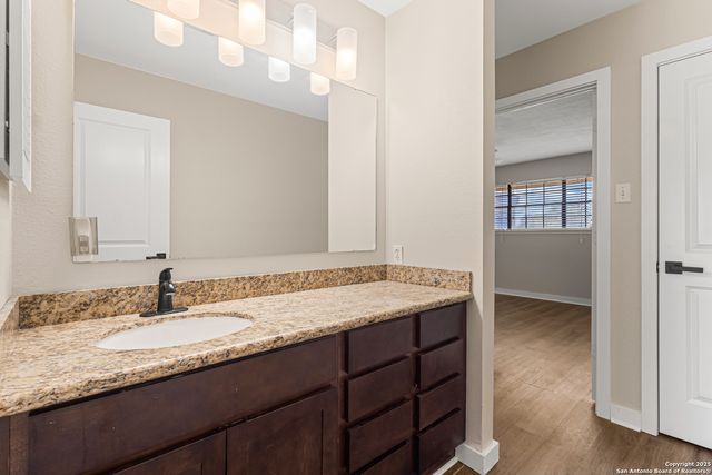 3605 Hidden Dr Apt B4, San Antonio, TX 78217