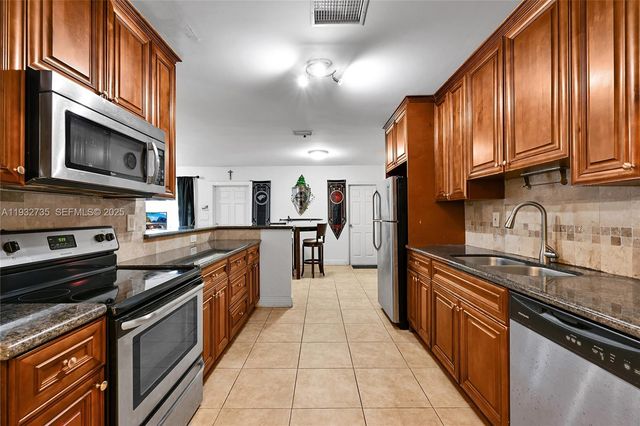 6500 NW 27th St, Sunrise, FL 33313