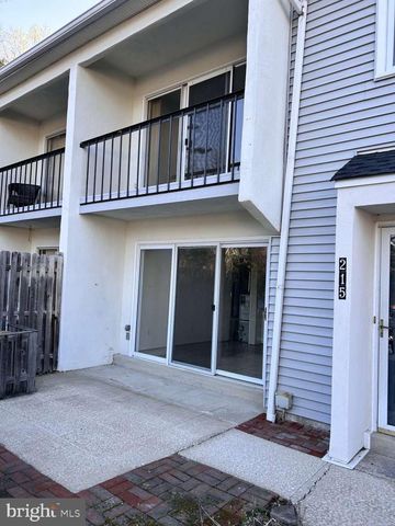 215 E CHELSEA CIR, Newtown Square, PA 19073
