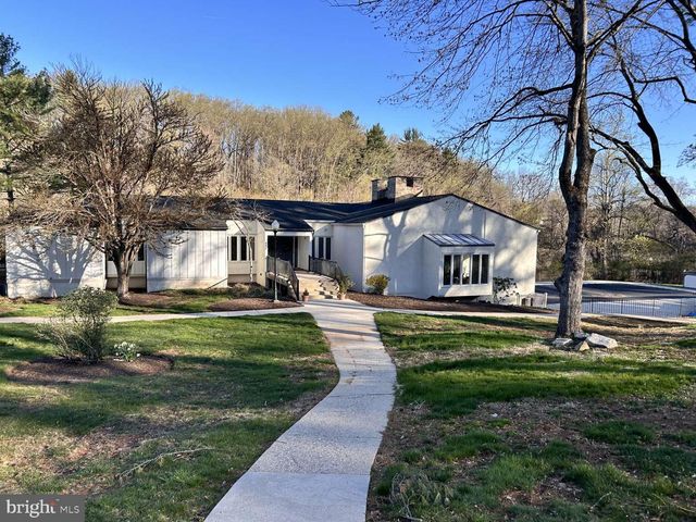 215 E CHELSEA CIR, Newtown Square, PA 19073