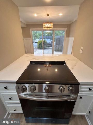 215 E CHELSEA CIR, Newtown Square, PA 19073