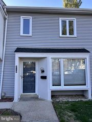 215 E CHELSEA CIR, Newtown Square, PA 19073