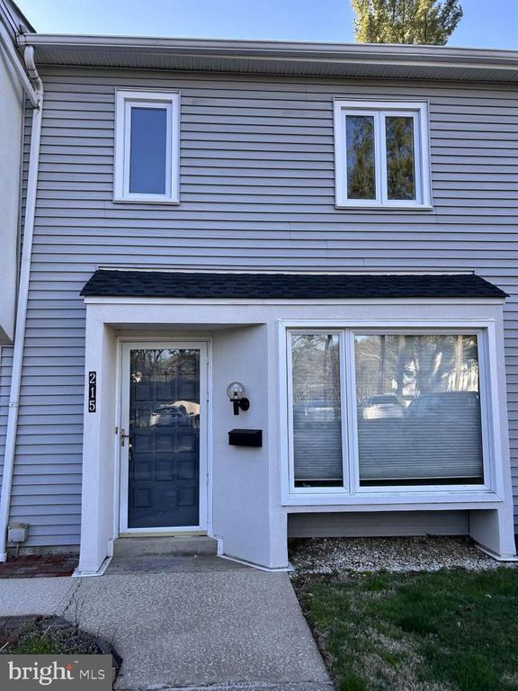 215 E CHELSEA CIR, Newtown Square, PA 19073