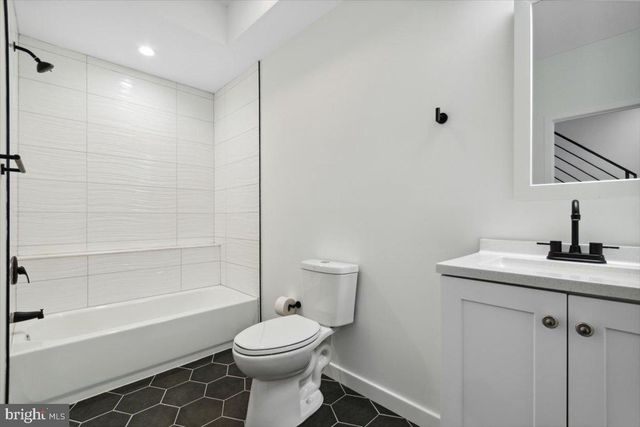 1805 E OAKDALE ST, Philadelphia, PA 19125