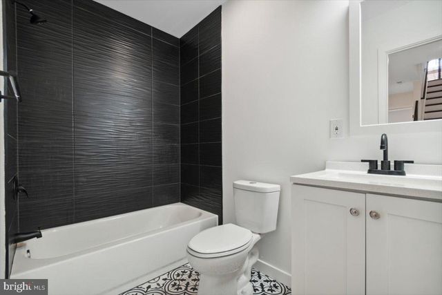 1805 E OAKDALE ST, Philadelphia, PA 19125