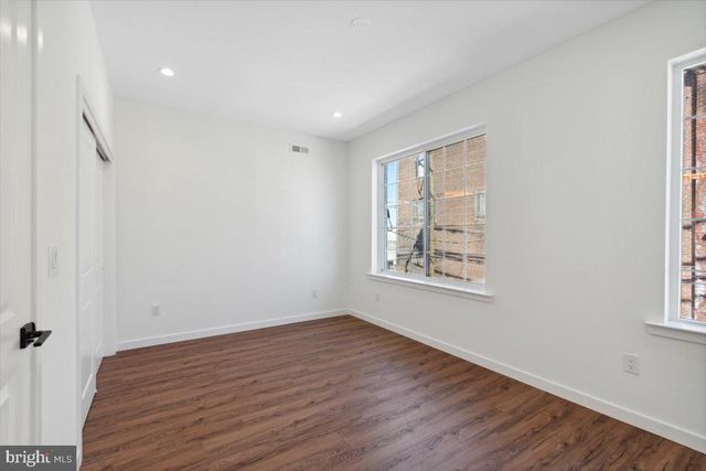 1805 E OAKDALE ST, Philadelphia, PA 19125