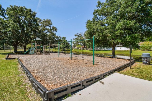 18529 PEBBLE LAKE COURT, Tampa, FL 33647