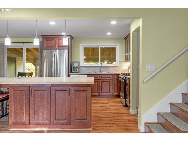 16627 Se BUSH St, Portland, OR 97236