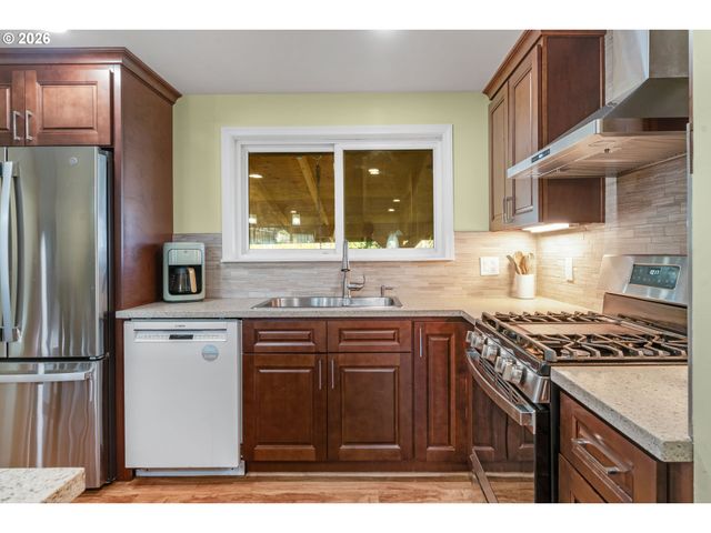 16627 Se BUSH St, Portland, OR 97236