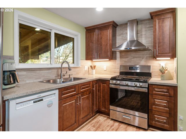 16627 Se BUSH St, Portland, OR 97236