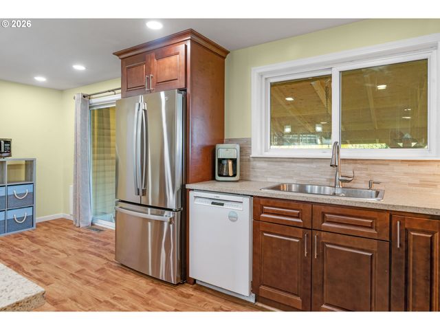 16627 Se BUSH St, Portland, OR 97236