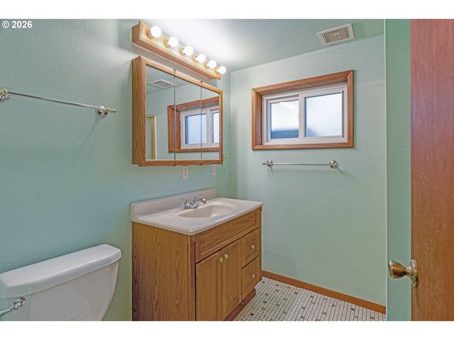 16627 Se BUSH St, Portland, OR 97236