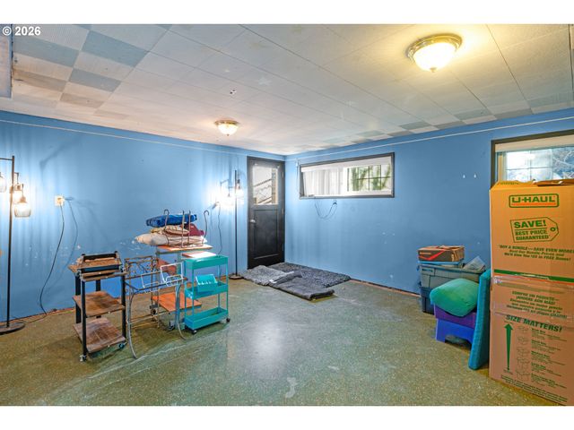 16627 Se BUSH St, Portland, OR 97236