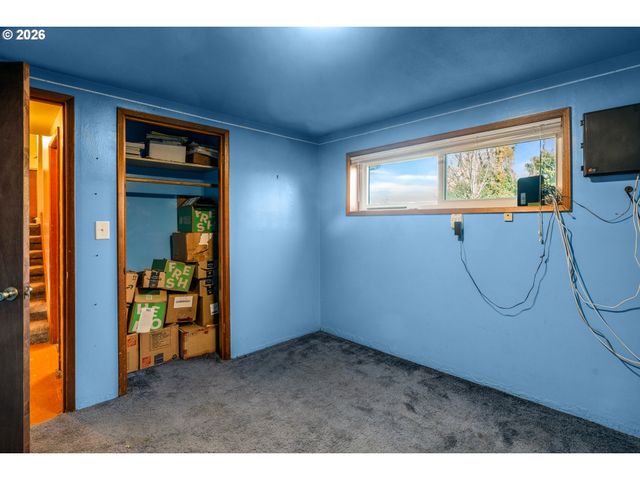 16627 Se BUSH St, Portland, OR 97236