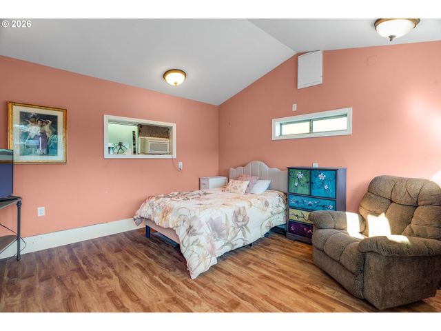 16627 Se BUSH St, Portland, OR 97236