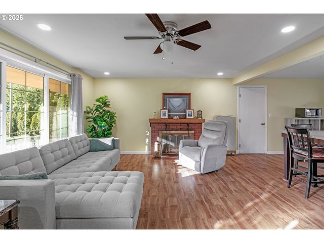 16627 Se BUSH St, Portland, OR 97236