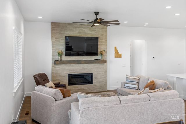 2194 N Mountain Vista Ave, Star, ID 83669