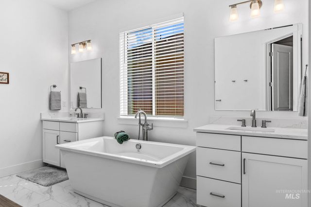 2194 N Mountain Vista Ave, Star, ID 83669
