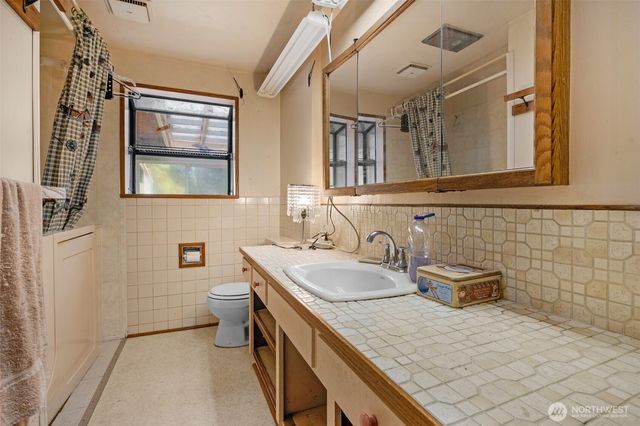 11532 19th Avenue NE, Seattle, WA 98125