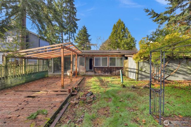 11532 19th Avenue NE, Seattle, WA 98125