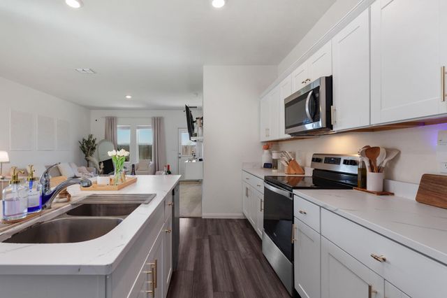 509 Red Fish LN, Hutto, TX 78634