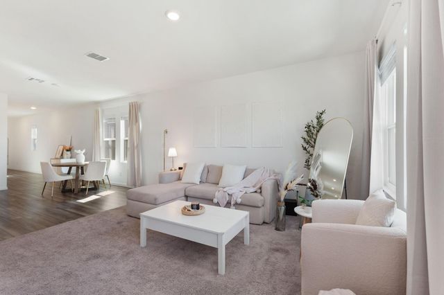 509 Red Fish LN, Hutto, TX 78634