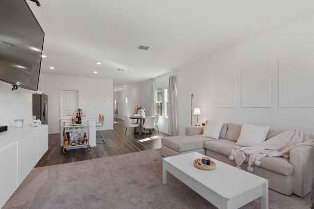 509 Red Fish LN, Hutto, TX 78634