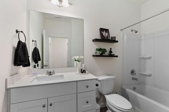 509 Red Fish LN, Hutto, TX 78634