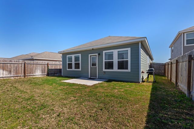 509 Red Fish LN, Hutto, TX 78634