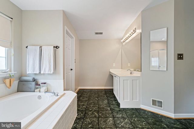 10065 TUMMEL FALLS DR, Bristow, VA 20136