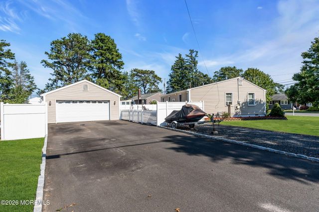 2240 Delaware Avenue, Toms River, NJ 08753