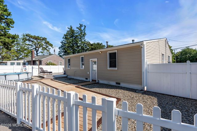 2240 Delaware Avenue, Toms River, NJ 08753