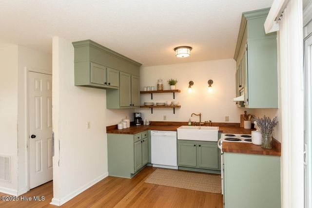 1120 B'S Barbeque Road C, Greenville, NC 27834