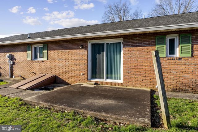 205 JENNIFER LN, Ephrata, PA 17522