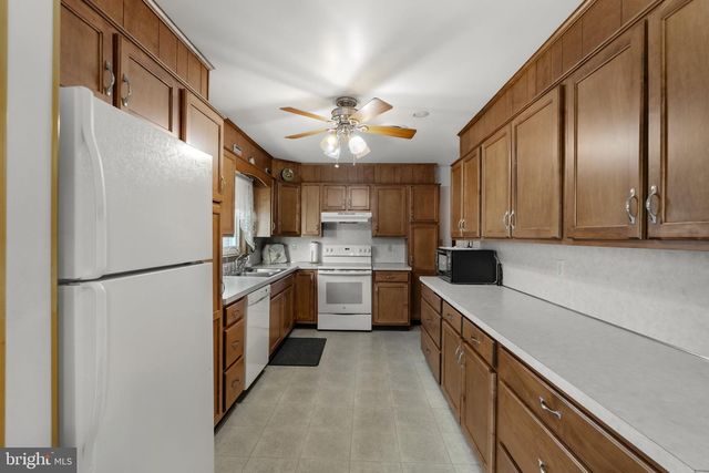 205 JENNIFER LN, Ephrata, PA 17522